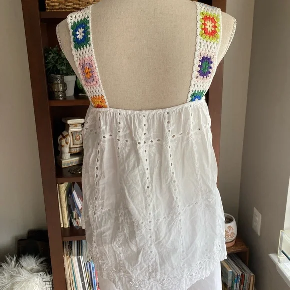 White Crochet Trim Women's Top EUC - Picture 4 of 8